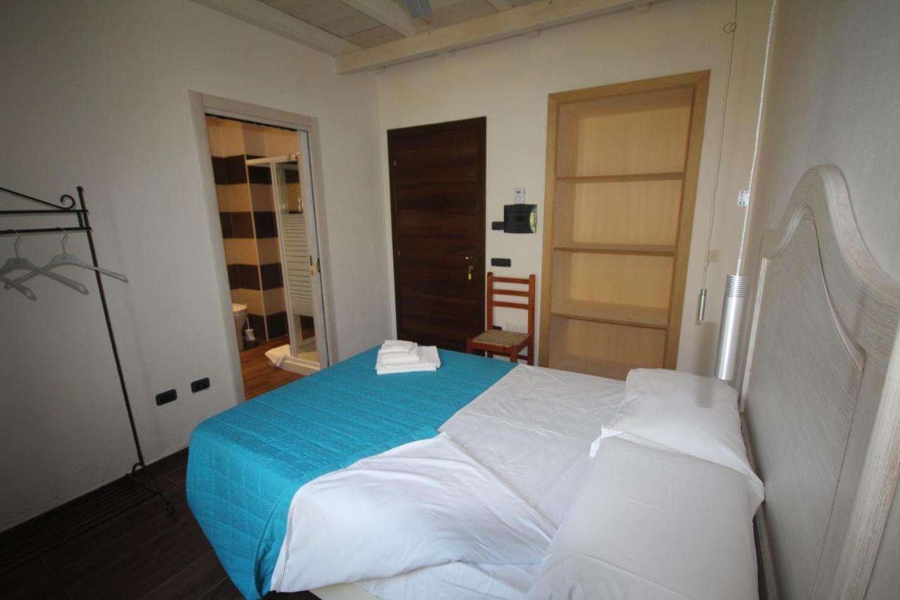 Villa La Conchiglia Rooms Cala Liberotto Exteriör bild