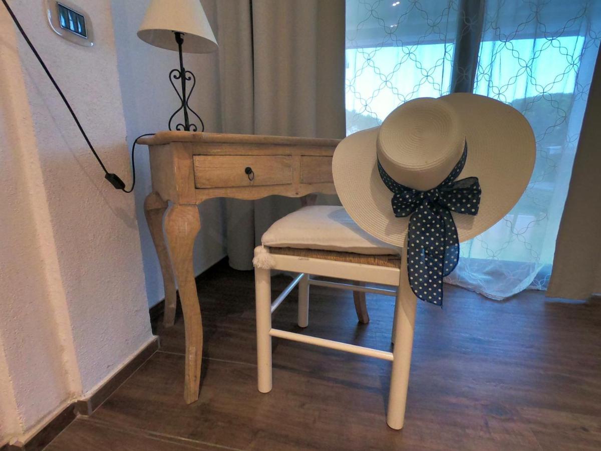 Villa La Conchiglia Rooms Cala Liberotto Exteriör bild