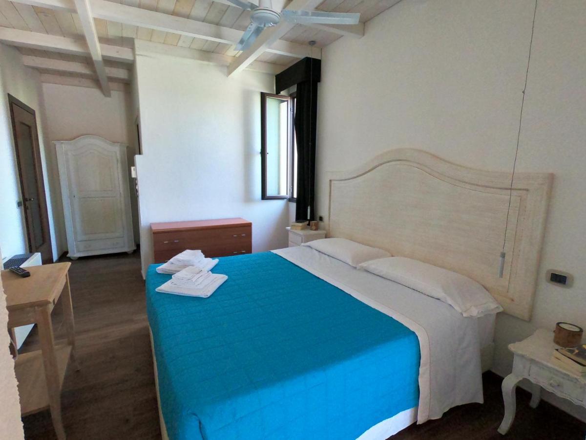 Villa La Conchiglia Rooms Cala Liberotto Exteriör bild