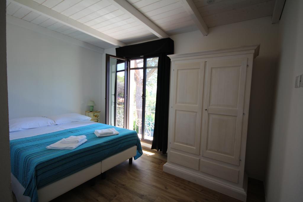 Villa La Conchiglia Rooms Cala Liberotto Exteriör bild